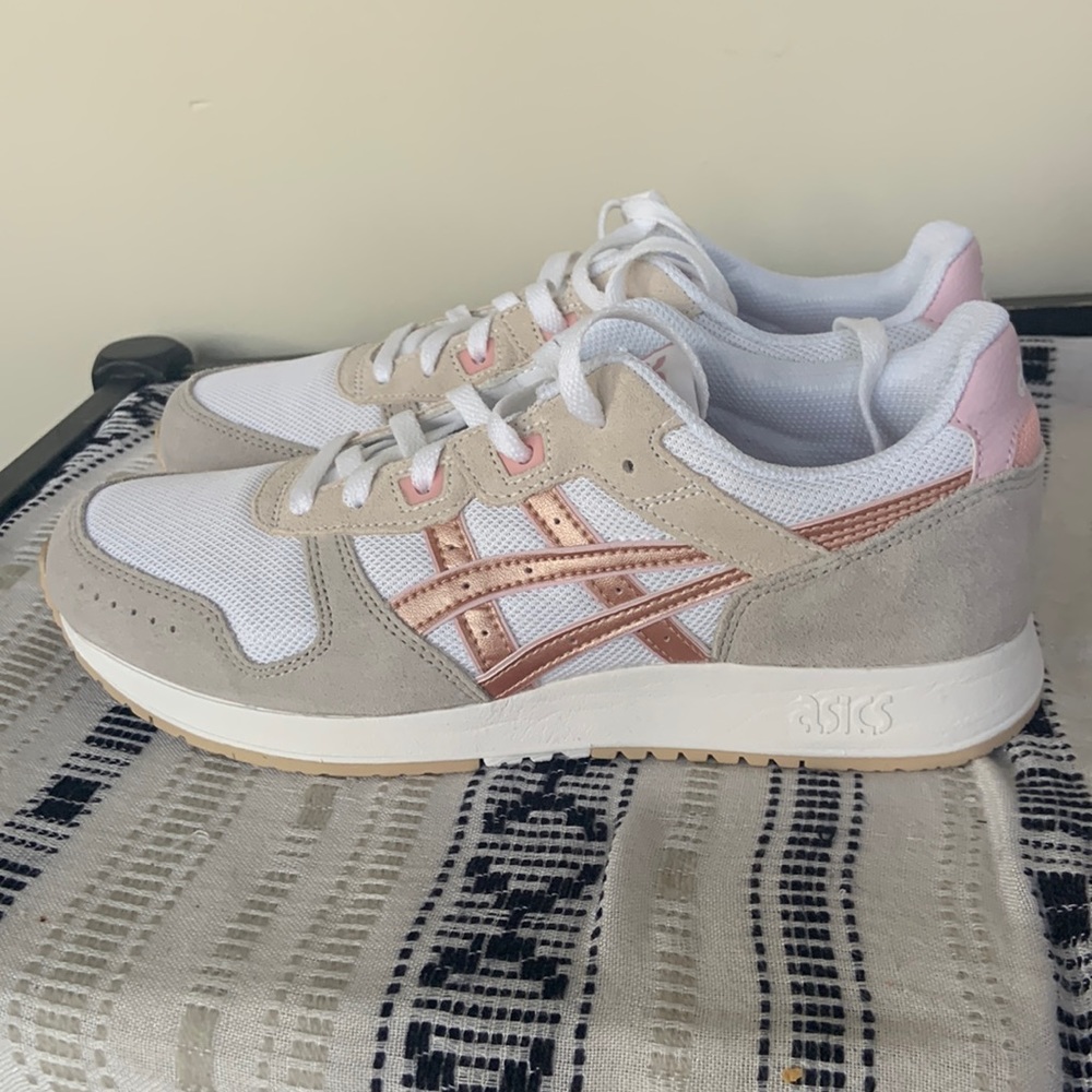 Brand new never worn ASICS LYTE classic rose gold color.
